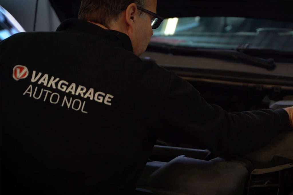 Monteur van Vakgarage Auto Nol