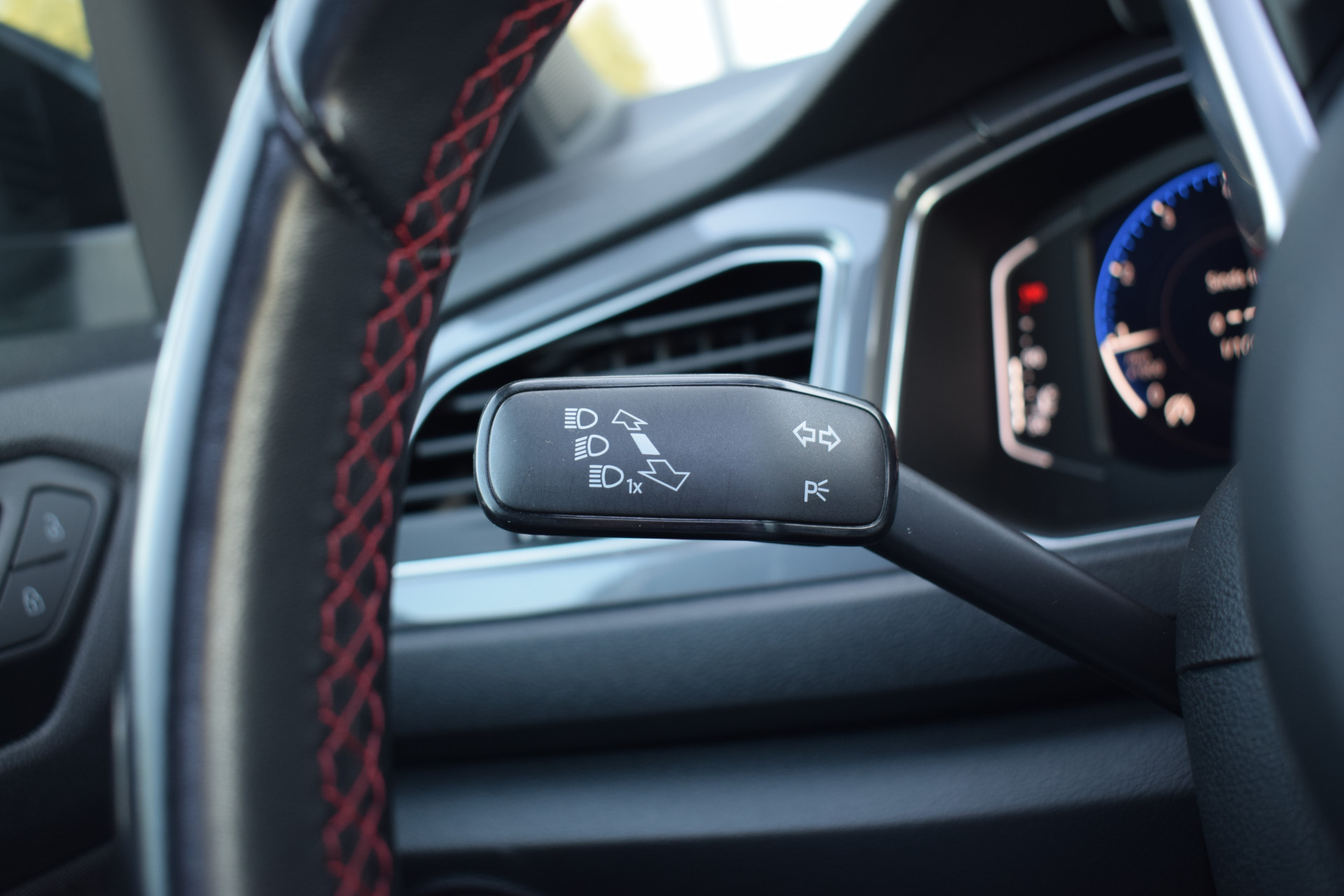 Volkswagen T-Roc 1.5 TSI Sport Business R | Volkswagen occasion