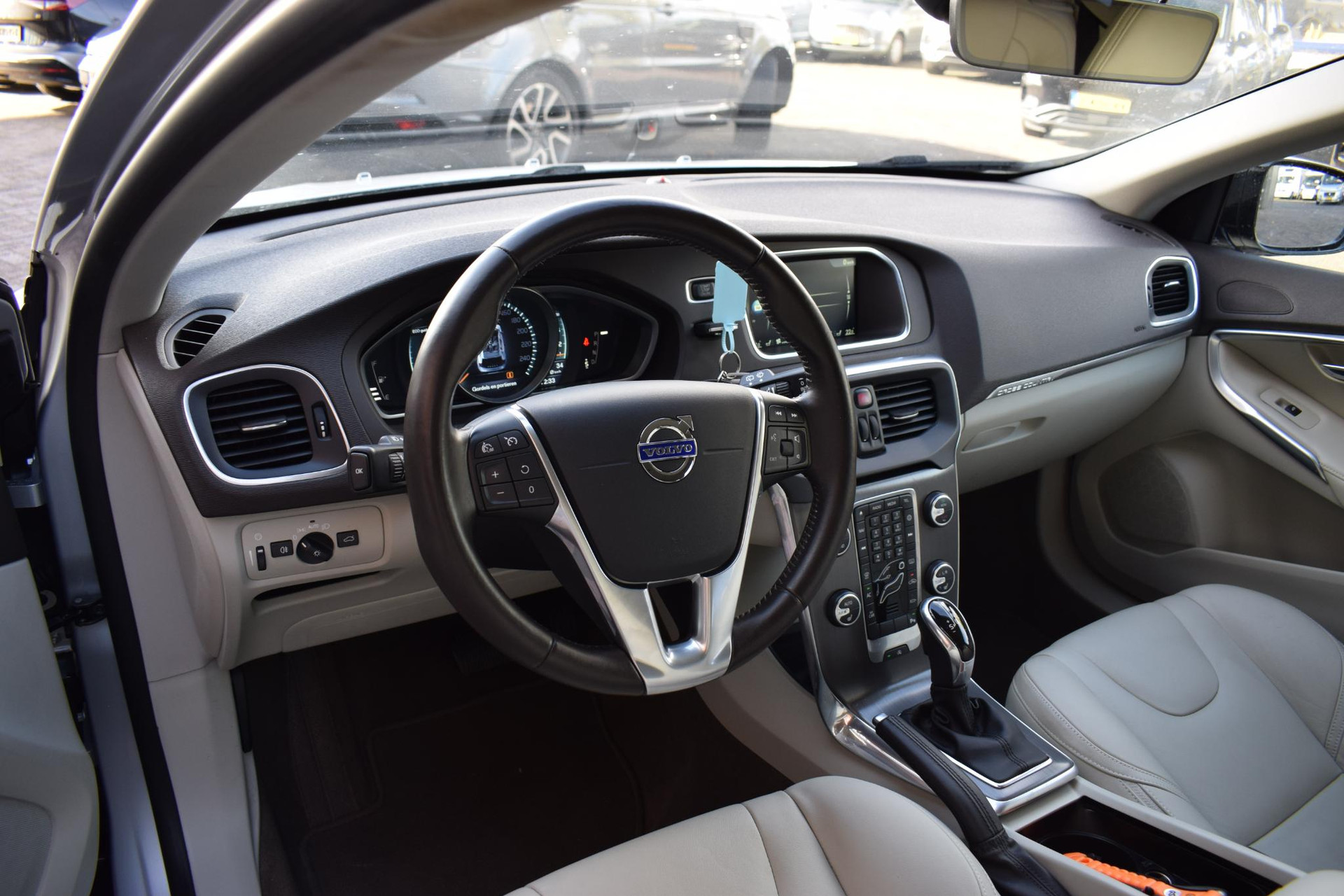 Volvo V40 Cross Country 1.5 T3 Momentum | Volvo occasion
