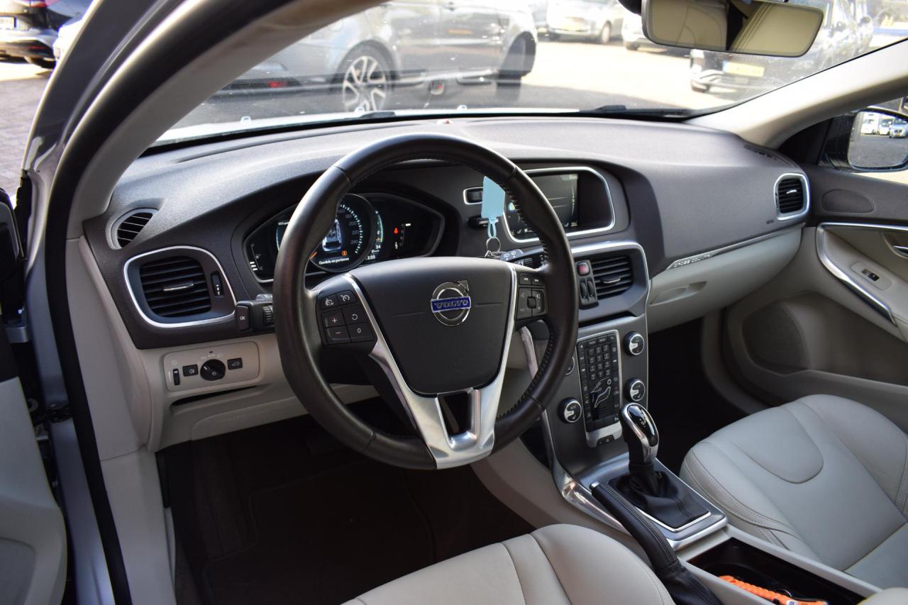 Volvo V40 Cross Country 1.5 T3 Momentum | Volvo occasion